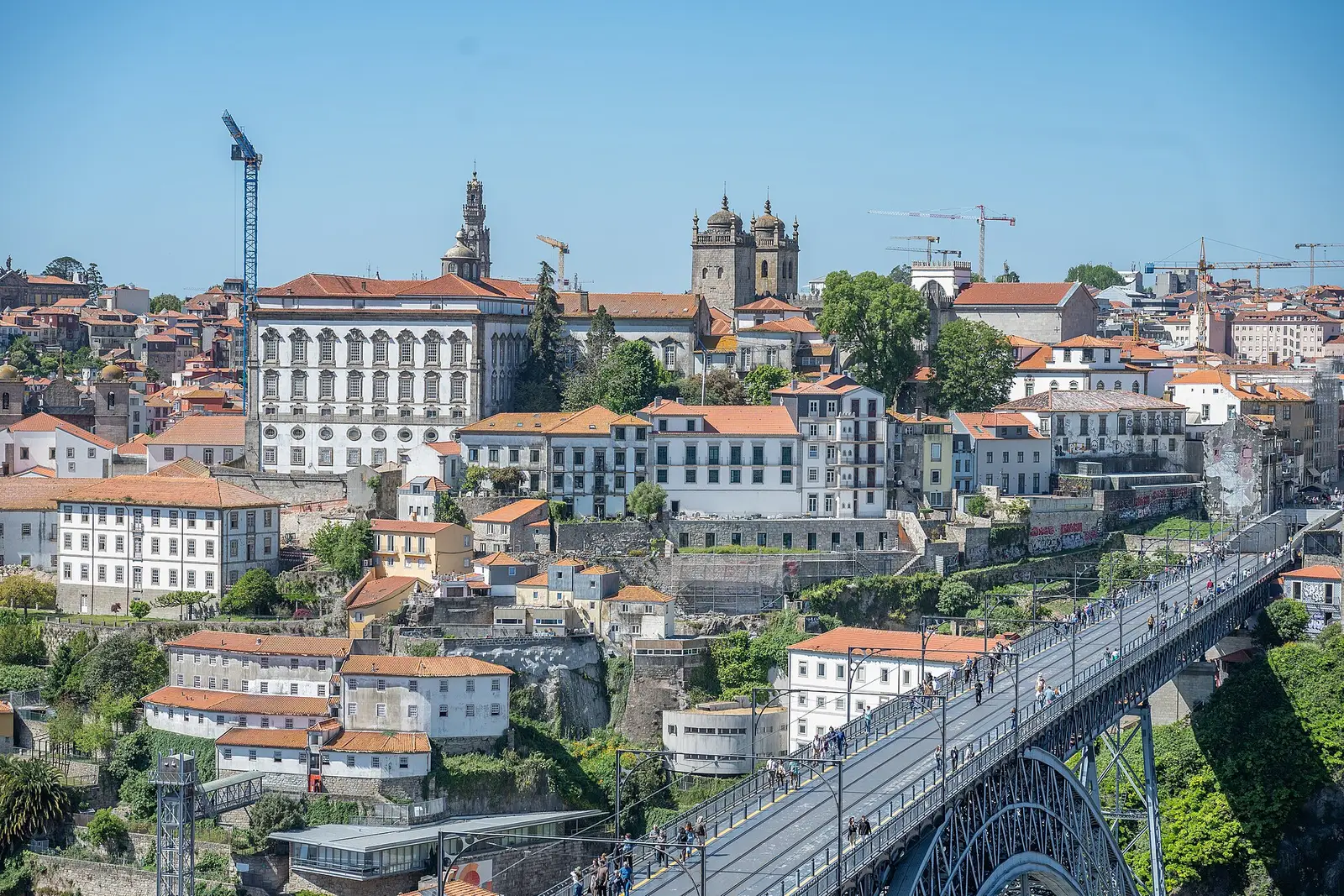 El casco viejo de Oporto y el tablero superior del puente Don Luis I