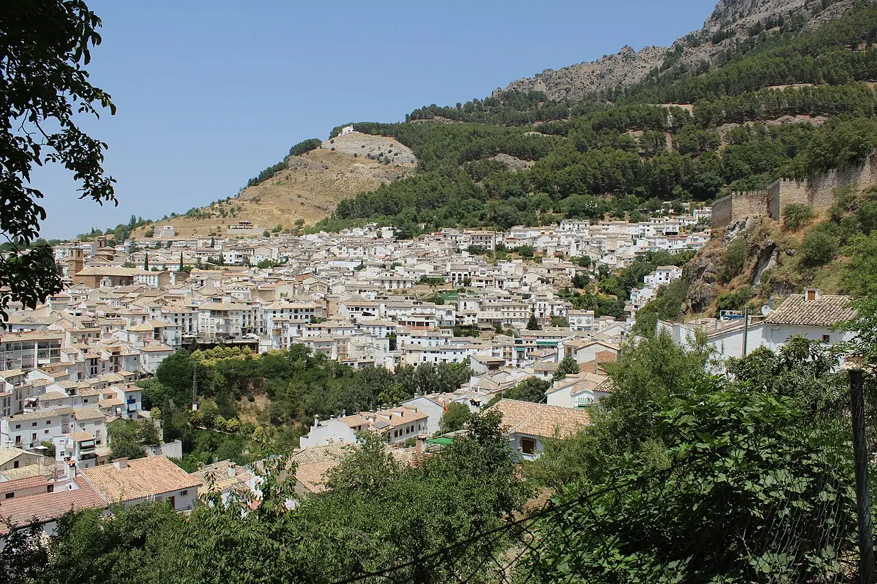 Vista general de Cazorla desde el oeste, bajo la sierra
